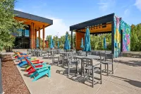 Expansive Deck with Hot Tub and Mountain Views - Stunning Retreat Hotels in Silverthorne