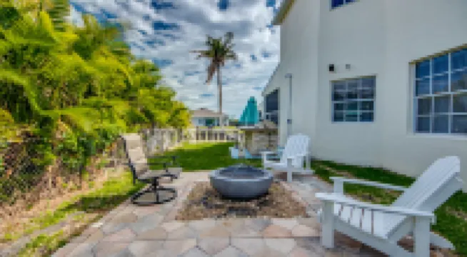 Golden Globe - luxury on the canal with pool/spa