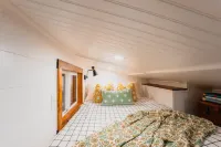 Mini Wood Stove and Fresh Eggs Collection - Charming Rustic Escape Hotels in McDonald County