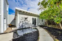 Charming Escape with Modern Amenities - Stylish Cozy Haven Hotels in Oakland