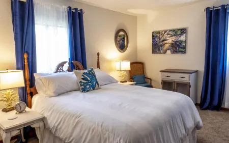 Charming Oasis with Spacious Backyard and Firepit - Delightful Getaway