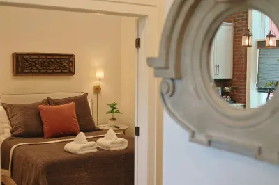 Cozy Space Near Downtown Vibrance and Views - Charming Loft Retreat Hotels in Knox County
