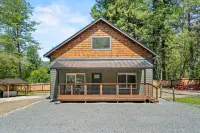 Mountain Spa and Outdoor Fire Pit - Inviting Rustic Retreat Hotels in Lewis County