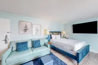 Beach-view 8th-floor studio with hot tubs, pools, kitchenette, lazy river, & W/D Hotels near NMB Nature Trail