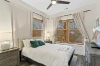 Private Hot Tub and Live Edge Bar - Stunning Modern Retreat Hotels in Blowing Rock