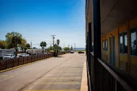 Super 8 by Wyndham Biloxi - Motels