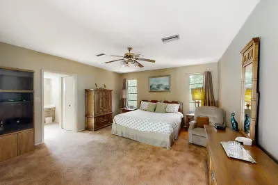 Inviting home with pool, patio, grill, full kitchen, central AC, & W/D