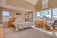Cozy Gathering Space and Sparkling Amenities - Charming Seaside Haven