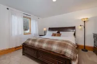 Private Land and Breathtaking Views - Stunning Rustic Retreat