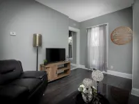 Cozy Downtown Haven - TV, Wifi, Kitchen, Linens