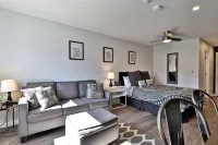 Cozy Studio with Kitchenette and Outdoor Pool - Inviting Retreat فنادق في كيلنغتون