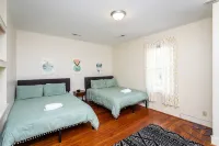 Charming Retreat - Walk to Wineries, Skyline Drive