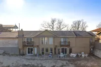 Elegant Haven - High-Speed WiFi, AC, Stunning Views