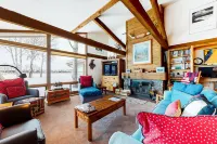 Country townhome next to golf course with mountain view & vaulted ceilings Hotels near Grand Teton National Park