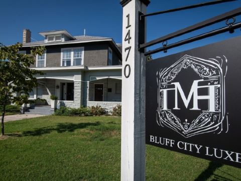 Spacious 8-bedroom house in charming midtown, WiFi, game rooms, fitness center