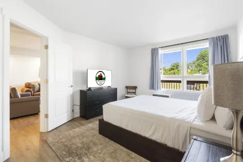 Creek Access and Resort Amenities - Charming Cozy Retreat Hotels in Hollister
