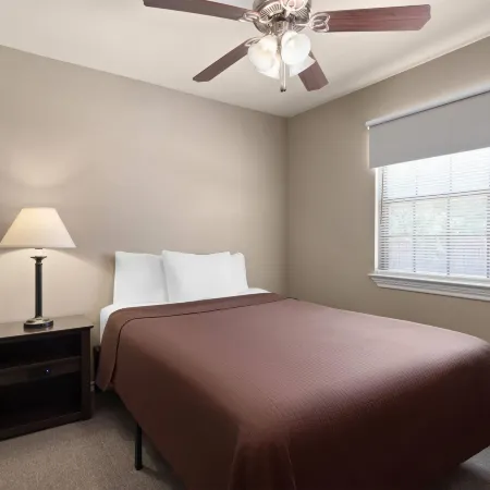 Eagle's Den Suites Carrizo Springs a Travelodge by Wyndham Hoteles en Condado de Dimmit