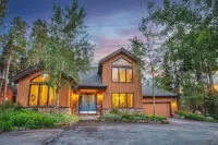 Spacious Luxury with Private Hot Tub - Stunning Mountain Oasis Hotels in Warriors Mark