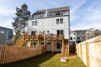 Hot Tub, Game Room and Rooftop Deck Retreat - Spectacular Escape