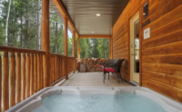 30 Min to Jackson Hole • Alpine Retreat • Hot Tub • Sleeps 12