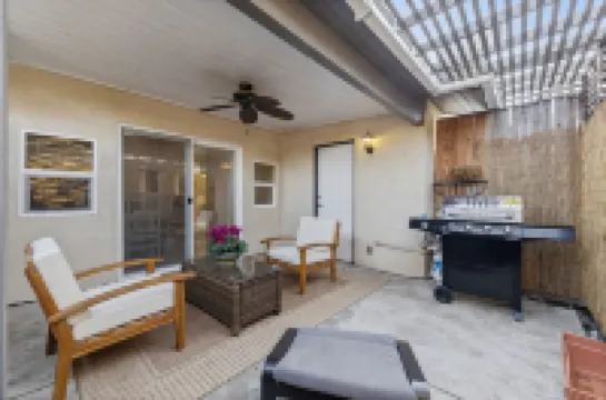 Entire condo in Bakersfield with WiFi, AC