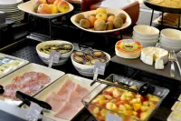 Kyriad Honfleur - la RIVIÈRE Saint Sauveur - breakfast