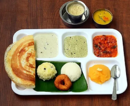 RS Honey Stay Отели рядом с достопримечательностью «Courtallam Five Falls»