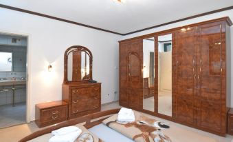 Retreat with Sauna, Hot Tub