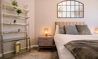 Luxury 3-bedroom Flat in Northwood