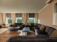 Tasteful Holiday Home with Spacious Garden Hotels near Stichting oktober 44 (Gedachtenisruimte ter herinnering aan de Razzia )