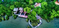 Lake House - breakfast