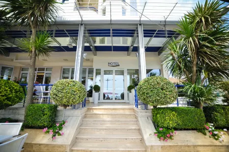 Iliria Internacional Hotel Отели рядом с достопримечательностью «Rrota e Kuqe, Durrës»