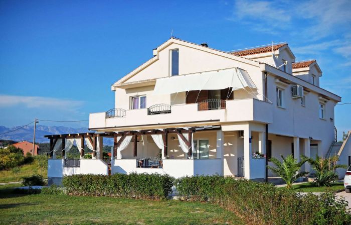 Apartment in Ljubac with Barbecue