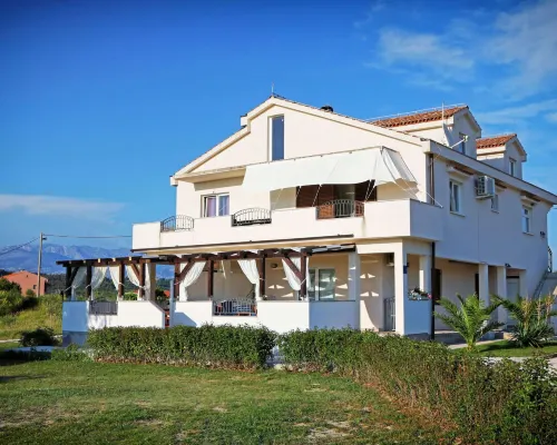 Apartment in Ljubac with Barbecue Hotels in Opcina Razanac