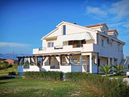 Apartment in Ljubac with Barbecue