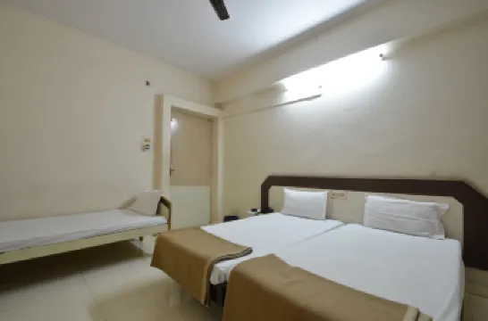 Hotel Maya Deluxe Hotels near Sanjeeviah Park