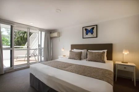 The White House Port Douglas Отели рядом с достопримечательностью «Flames of the Forest»