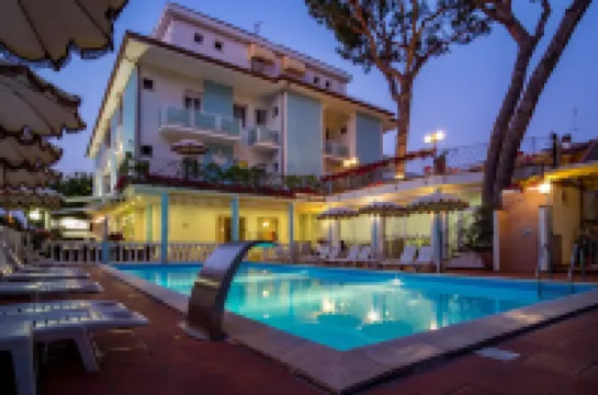 Hotel Villa dei Fiori - Sul Mare Con Piscina