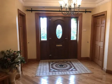 Dungannon 2 Bed Bungalow - Sleeps 5 - Pet Friendly Отели рядом с достопримечательностью «Killymoon Golf Club»