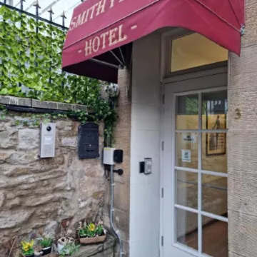 Smith Place Hotel