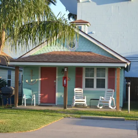 Candlelight Cottages by the Beach