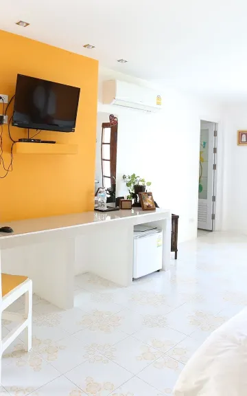 คอมฟอร์ทบังกะโล, เตียงควีนไซส์ 1 เตียง, ระเบียง, ริมทะเลสาบ