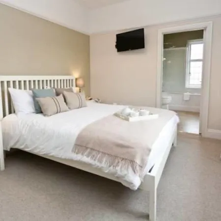 The Bath Arms Hotel