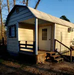 Cozy cabin in charming Hawkins with AC