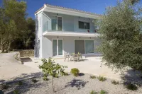 Villas Harriet - with Sea View and Near the Sea