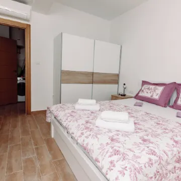 Waterfront Apartment Petrovina