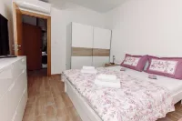 Waterfront Apartment Petrovina Hotels in Dobrota