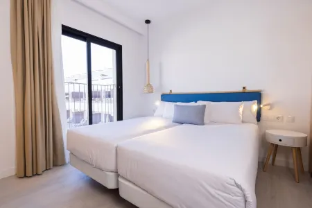 Esmeralda Cotillo Homes by Livvo