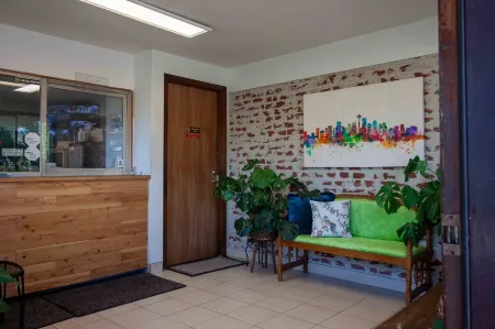 Golden Kent Motel Отели рядом с достопримечательностью «Holy Spirit Catholic Church»