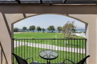 White Olive Marine Aquapark - Romantic